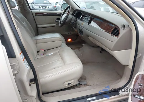 2001 Lincoln Town Car Cartier из США, поврежденный, VIN 1LNHM83W41Y699881